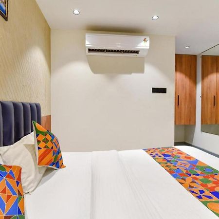 Hotel Solitaire Tower - Top Rated Area- In House Parking Vrindavan Exterior photo