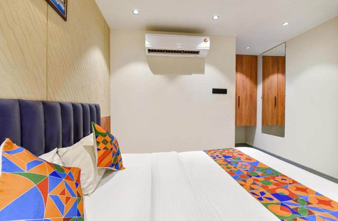 Hotel Solitaire Tower - Top Rated Area- In House Parking Vrindavan Exterior photo