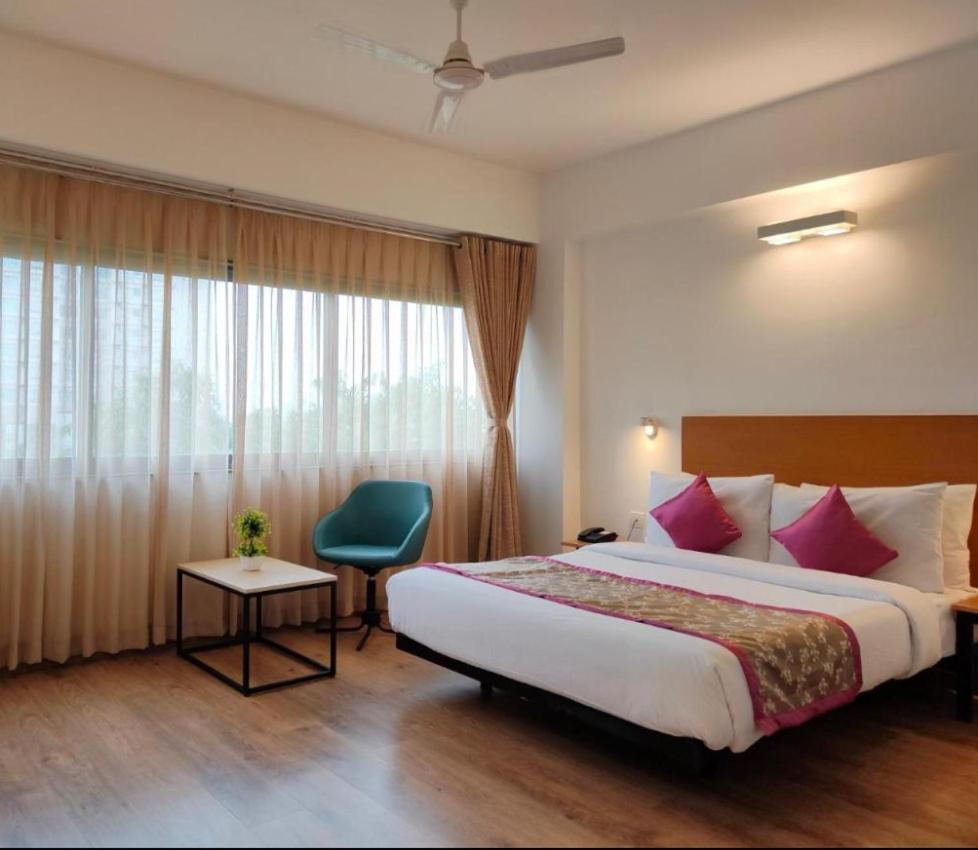 Hotel Solitaire Tower - Top Rated Area- In House Parking Vrindavan Exterior photo